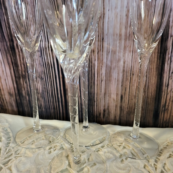 Lenox 4 Pieces Fluted Champagne Glasses With 22 Kt Gold Rim Twist  Stem - Picture 3 of 11